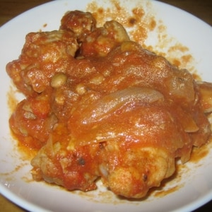 お鍋ひとつで簡単‼鶏手羽元と大豆のトマト煮